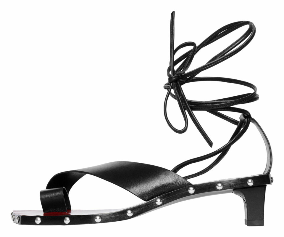 Färglada tryck och utsvängda byxor – då släpps H&M Studios vårkollektion