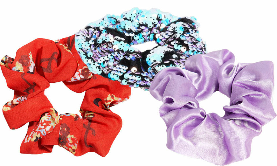 Scrunchie, hårband och spännen – hårtrenderna från 90-talet är tillbaka