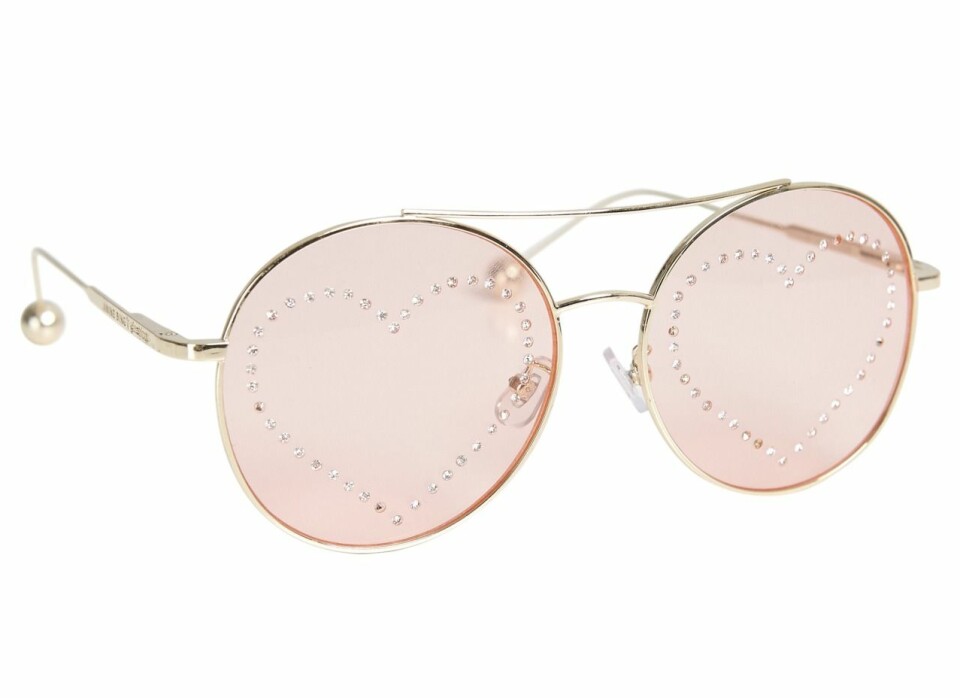 Hey sunshine! Solglasögon med färgat glas är så rätt just nu