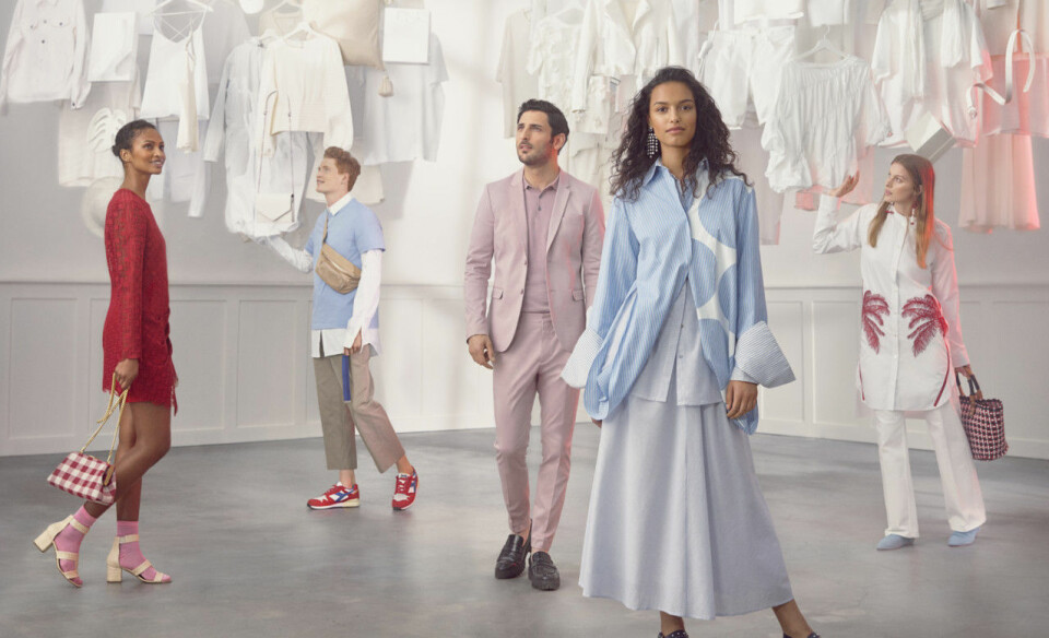 Sommaren 2018 slår H&M upp portarna till det helt nya varumärket Afound som kommer erbjuda rabatterade produkter för dam, herr och barn. Sommaren 2018 slår H&M upp portarna till det helt nya varumärket Afound som kommer erbjuda rabatterade produkter för dam, herr och barn.
