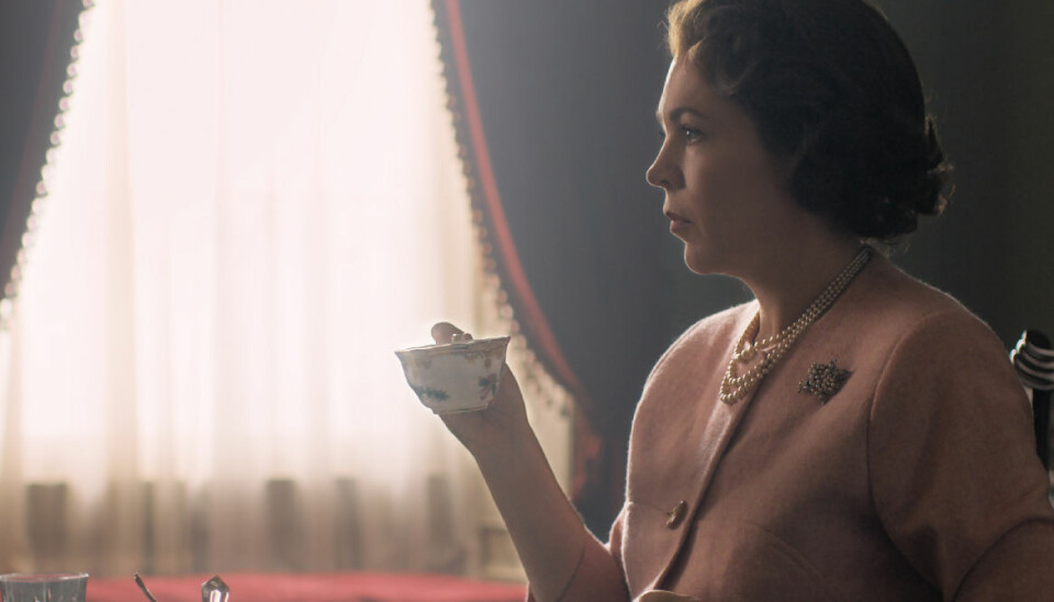 Se första bilderna bilderna på nya skådespelarna i The Crown här