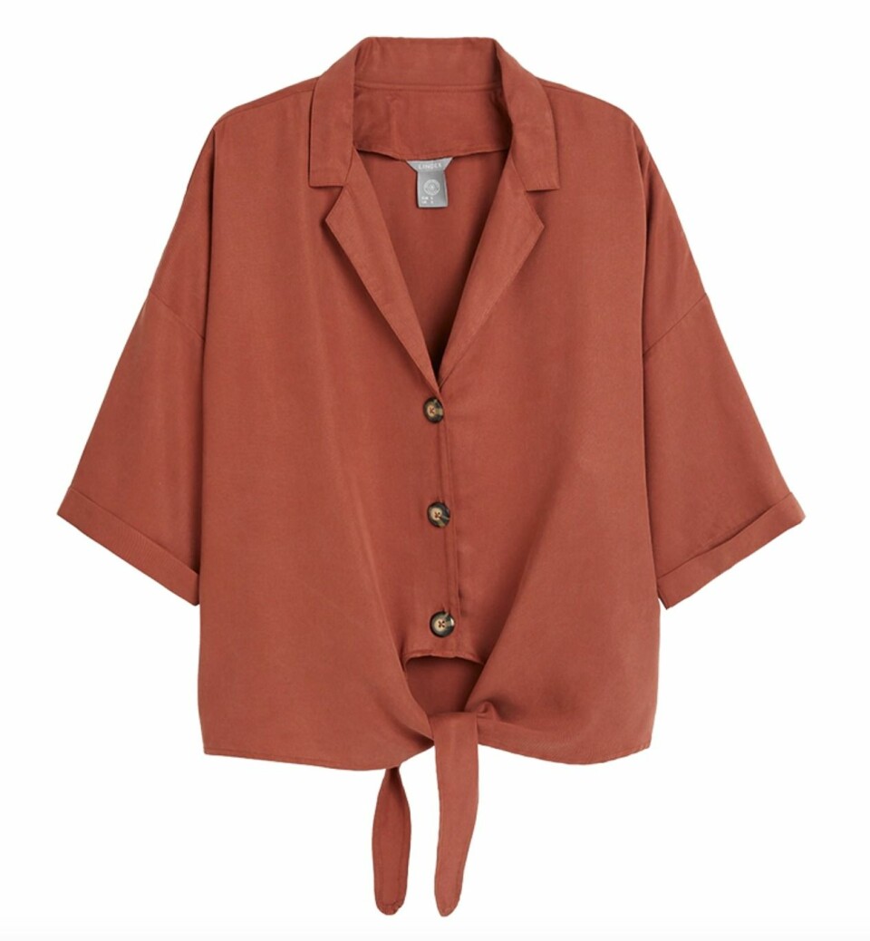 Leoprint, satin och puffärm – 18 blusar under 400 kronor