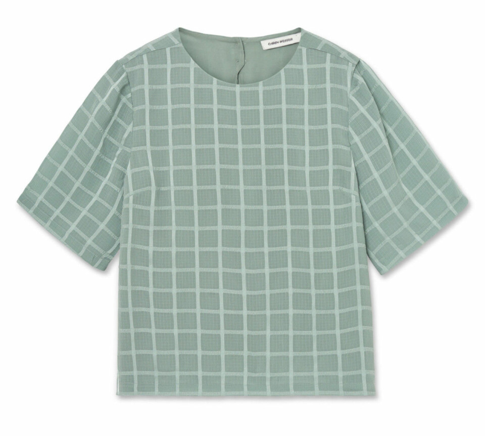 Leoprint, satin och puffärm – 18 blusar under 400 kronor