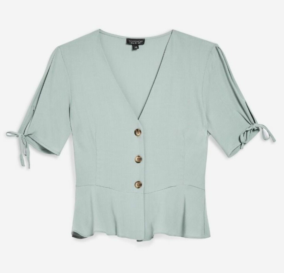 Leoprint, satin och puffärm – 18 blusar under 400 kronor