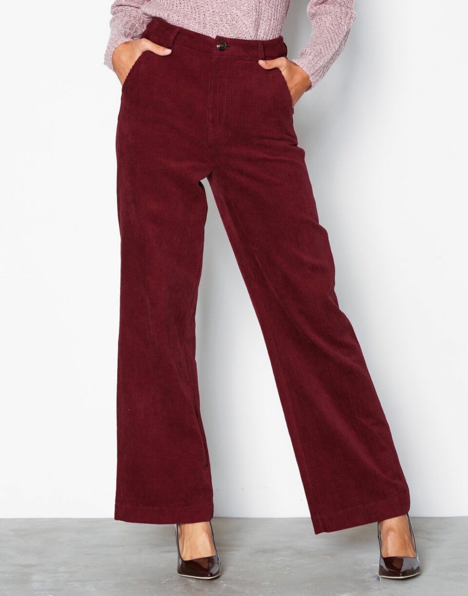 17 trendiga manchesterbyxor i olika prisklasser