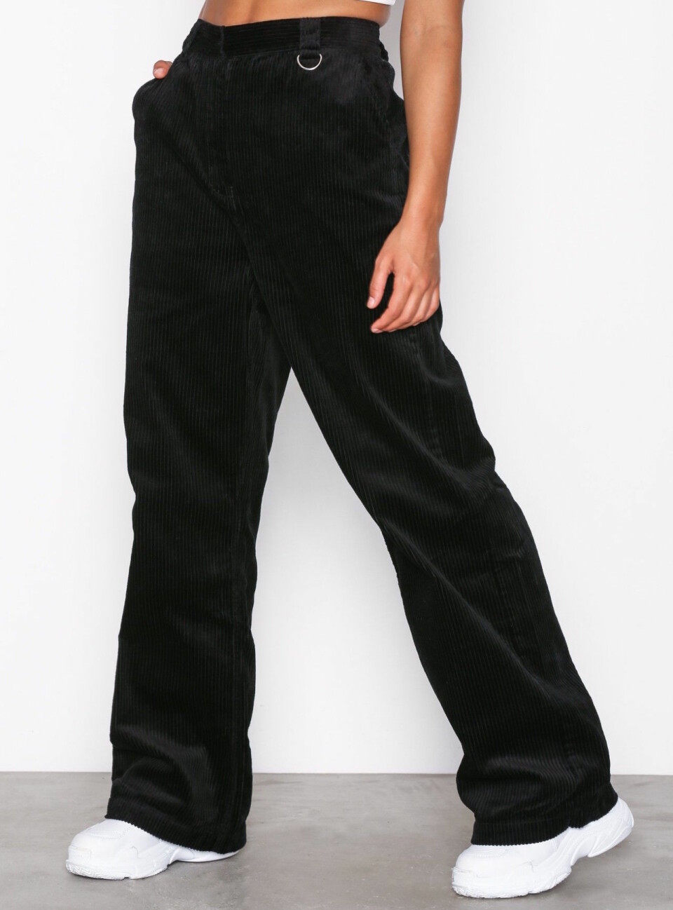 17 trendiga manchesterbyxor i olika prisklasser