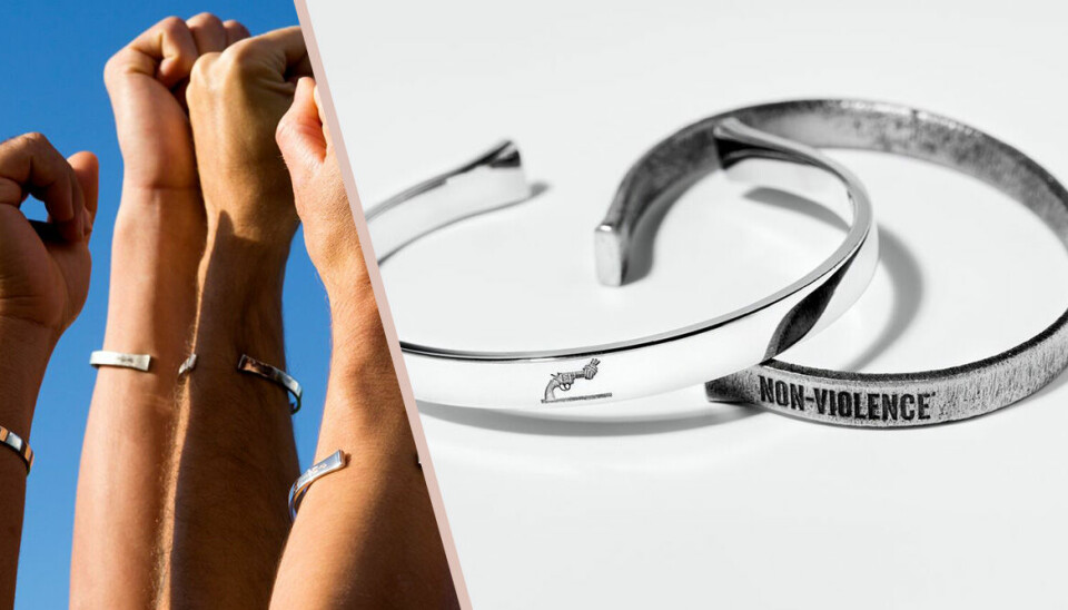 Svenska smyckesmärket gör armband av nedsmälta illegala vapen