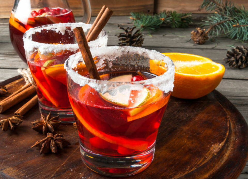 Glöggsangria fungerar fint som bål till glöggminglet eller julfesten. Glöggsangria fungerar fint som bål till glöggminglet eller julfesten.