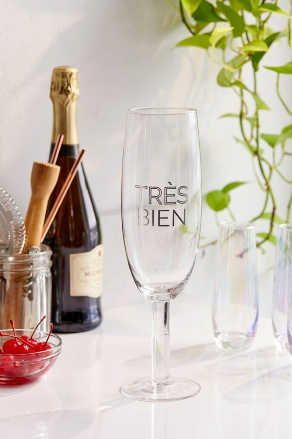 Festen är räddad! Här är glaset som håller en hel flaska prosecco