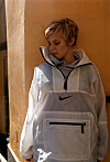 Robyn i en vit anorak från Nike, 1999. Foto: IBL