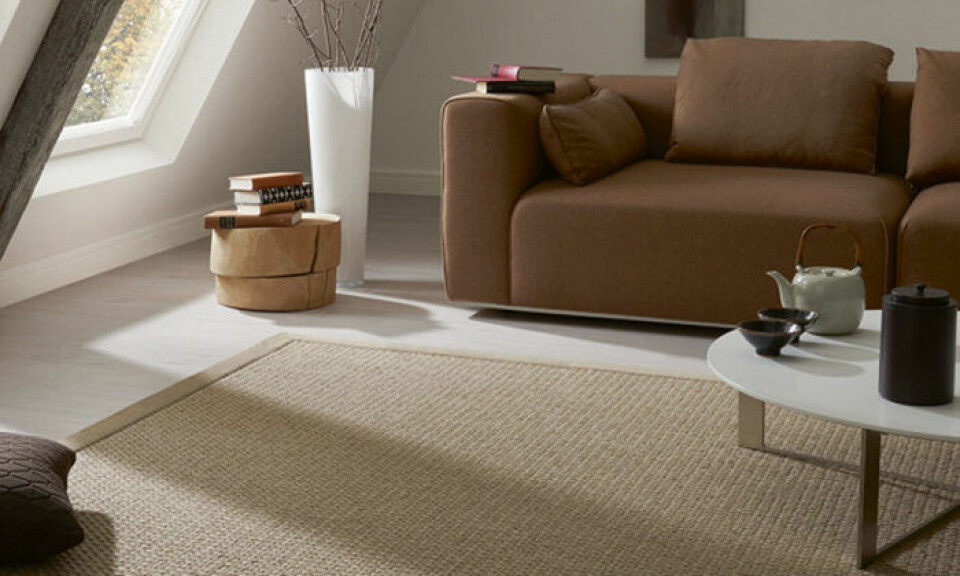 Sisalmattan är lika snygg i hallen som i vardagsrummet. Foto: Jab Sisalmattan är lika snygg i hallen som i vardagsrummet. Foto: Jab