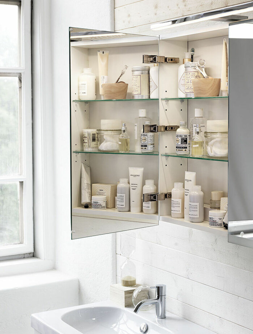 Se över innehållet i ditt badrumsskåp. Foto: Ballingslöv Se över innehållet i ditt badrumsskåp. Foto: Ballingslöv