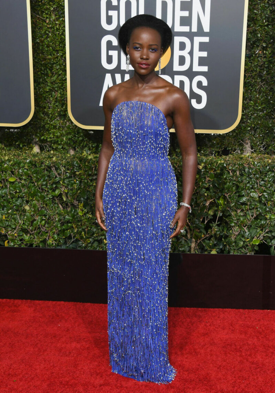 Skådespelerskan Lupita Nyong’o i vacker axelbandslös klänning. Skådespelerskan Lupita Nyong’o i vacker axelbandslös klänning.