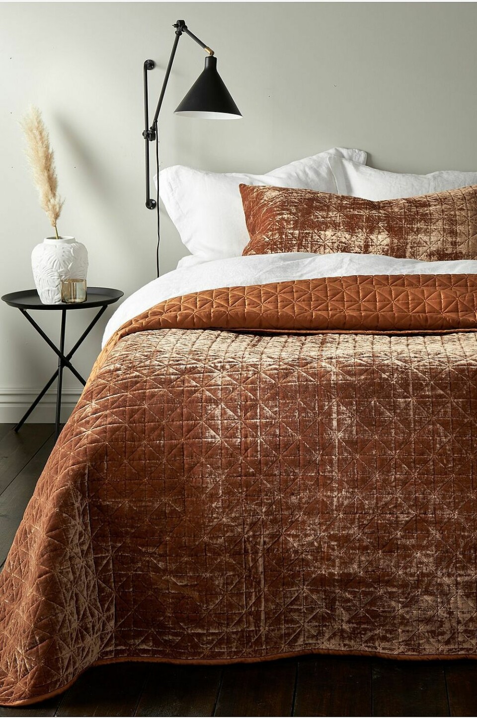 Rostrött, guld och sammet – 15 vårnyheter från Ellos home