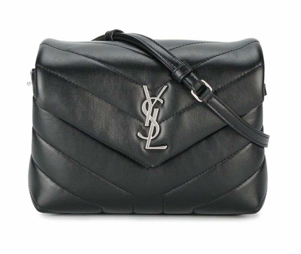 12 väskor och plagg från YSL som är på rea just nu