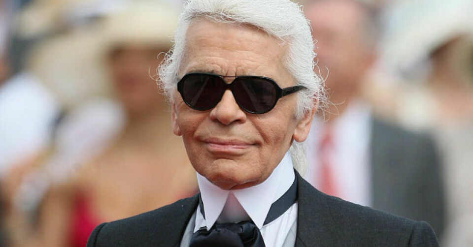 Karl Lagerfeld är död – se några av hans minnesvärda looks