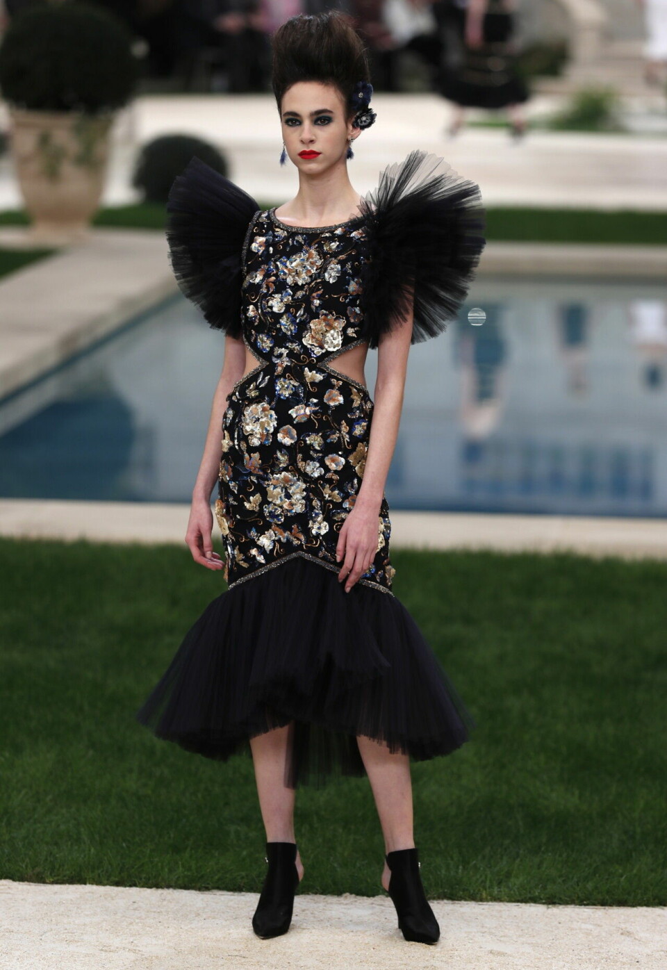 Karl Lagerfeld är död – se några av hans minnesvärda looks