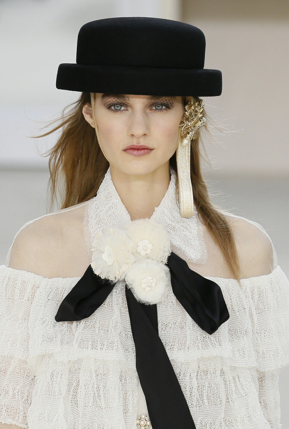 Karl Lagerfeld är död – se några av hans minnesvärda looks
