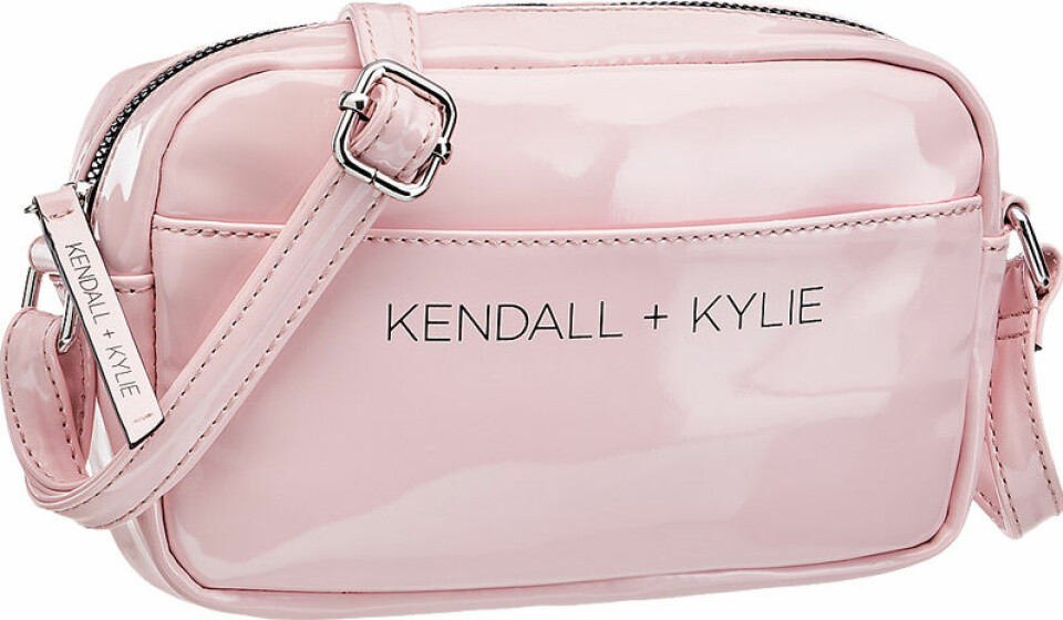 Kendall och Kylie Jenner släpper ny väskkollektion till budgetpris
