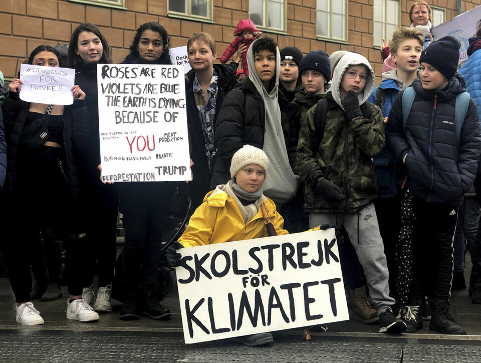 Greta Thunberg utanför Sveriges riksdag på kvinnodagen 8e mars 2019. REUTERS/Ilze Filks Greta Thunberg utanför Sveriges riksdag på kvinnodagen 8e mars 2019. REUTERS/Ilze Filks