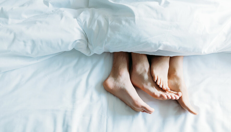 Svårt att sova? Då bör du och din partner göra det här i sängen