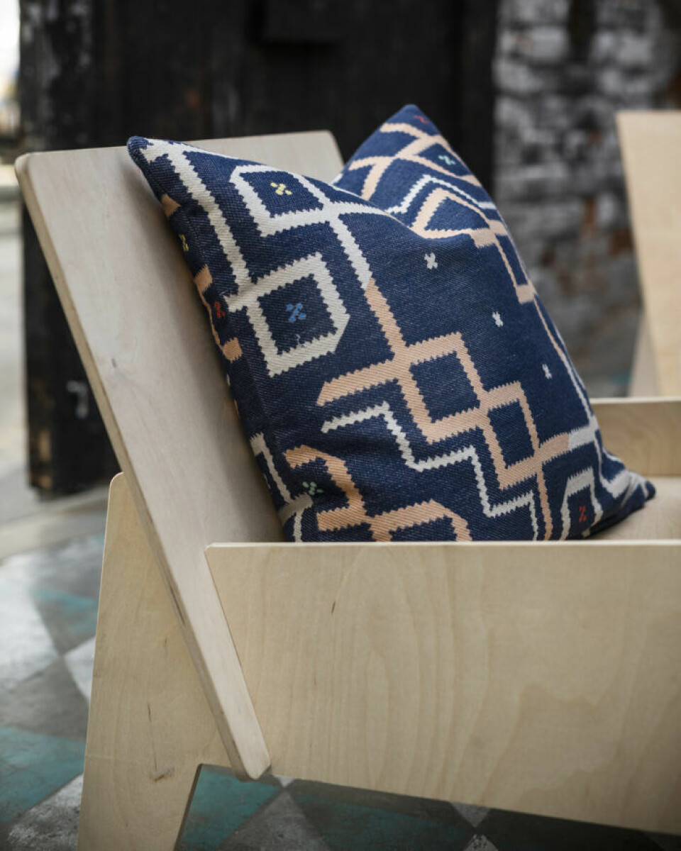 Mattor och kuddfodral i design av Laduma Ngxokolo och Mikael Axelsson/Ikea. Mattor och kuddfodral i design av Laduma Ngxokolo och Mikael Axelsson/Ikea.