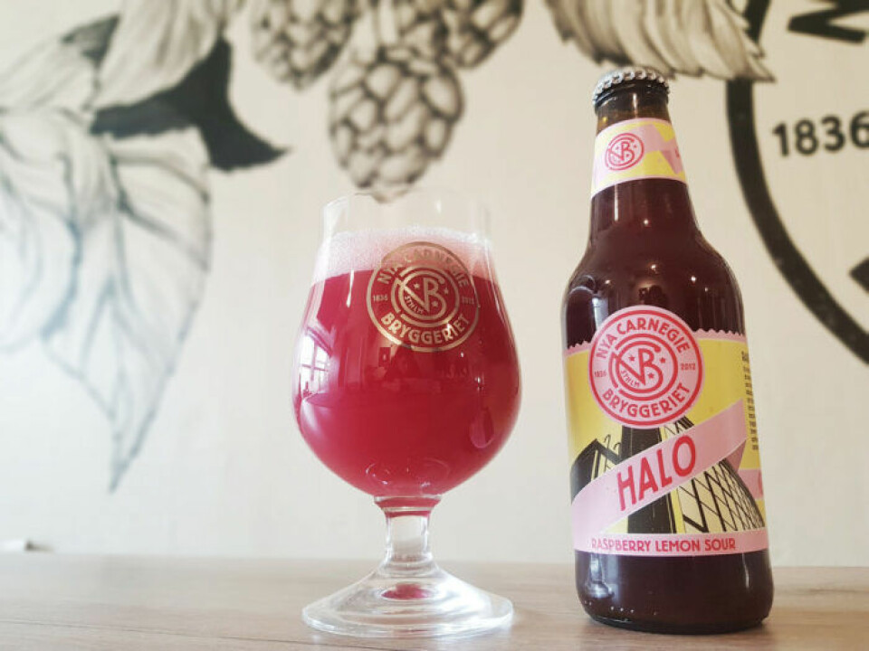 Den rosa färgen kommer från hallon. Den rosa färgen kommer från hallon.