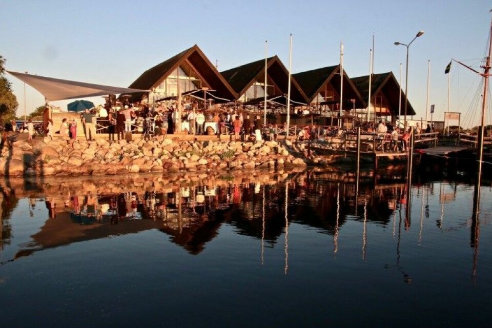 Kajuteriets uteservering med havsutsikt. Foto: kajuteriet Kajuteriets uteservering med havsutsikt. Foto: kajuteriet