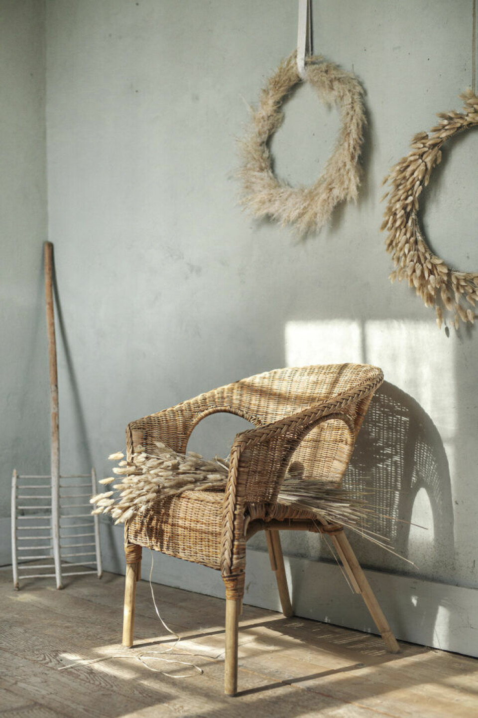 Två av årets stora trender: Rotting och torkade växter. Styling av Mari Strenghielm och foto av Anna Malmberg för Ikea Två av årets stora trender: Rotting och torkade växter. Styling av Mari Strenghielm och foto av Anna Malmberg för Ikea