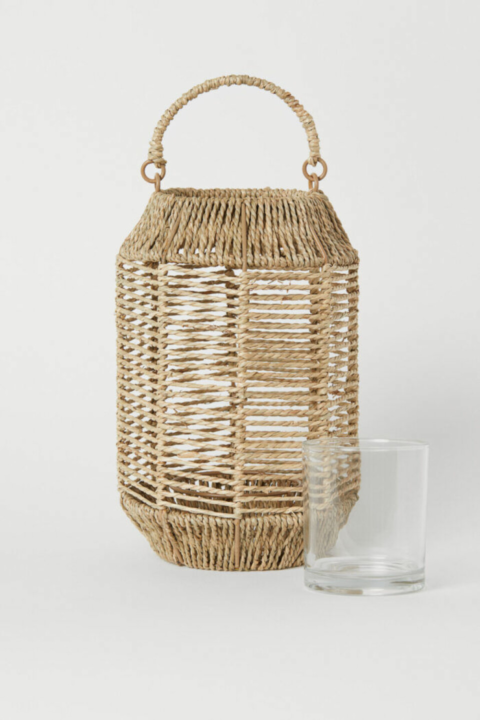 H&M home har släppt sina första utemöbler