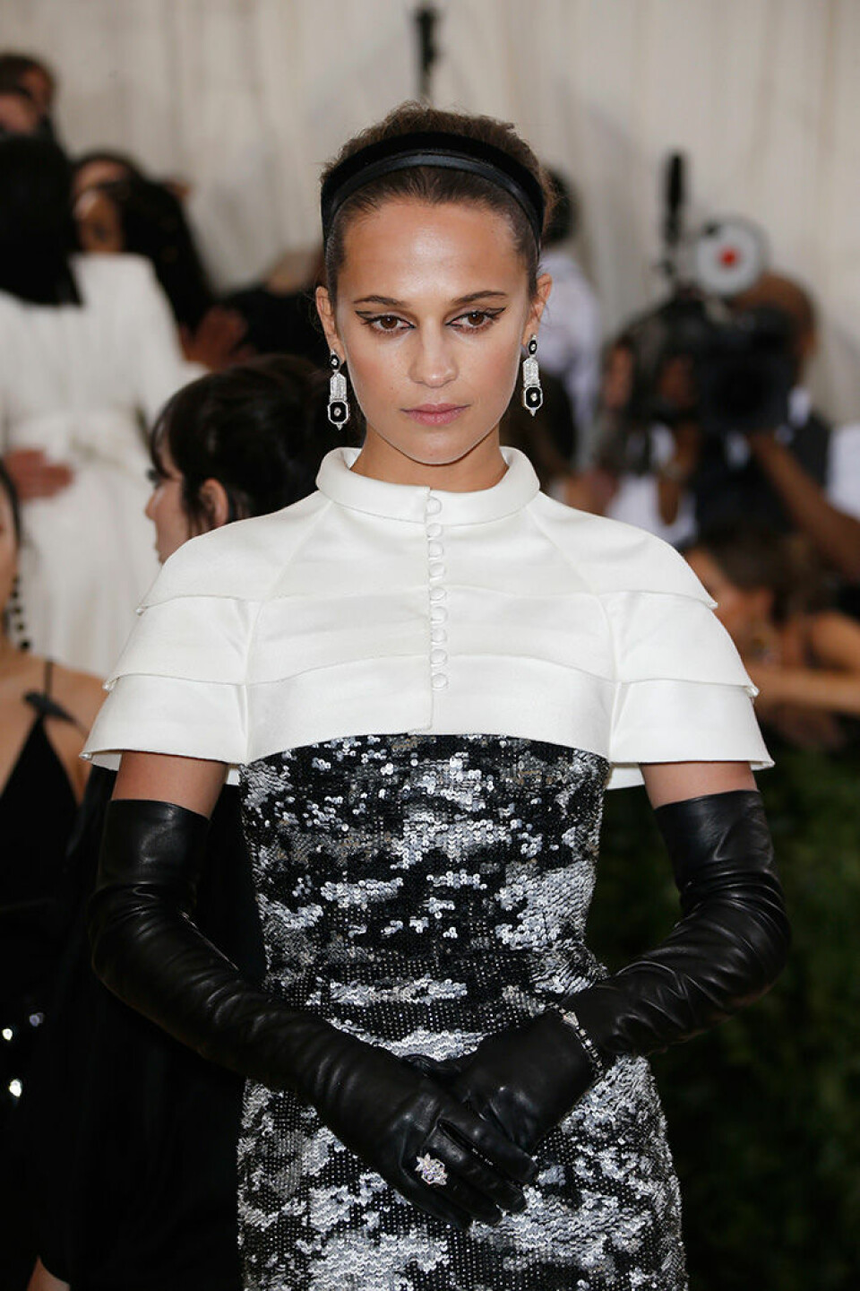 Den svenska skådespelerskan Alicia Vikander på Met-galan 2018. Den svenska skådespelerskan Alicia Vikander på Met-galan 2018.