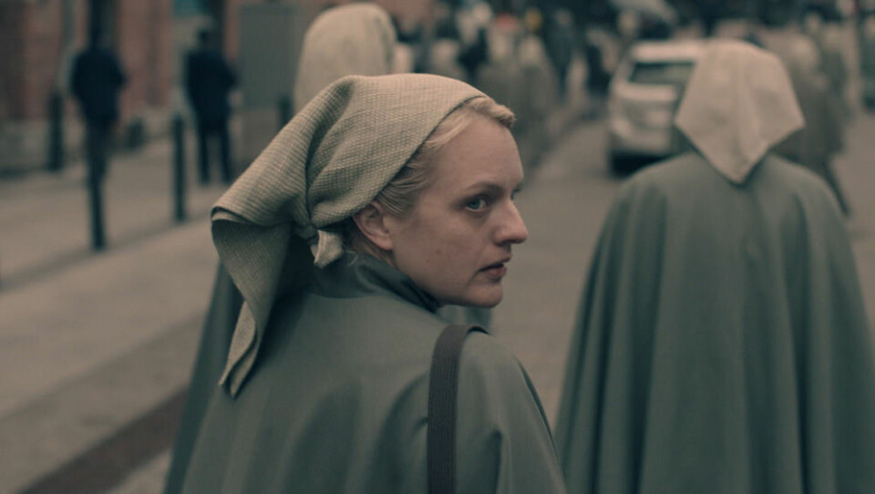 Betyder den gröna klädseln att June återvänder som Martha i säsong tre? Foto: HBO Betyder den gröna klädseln att June återvänder som Martha i säsong tre? Foto: HBO