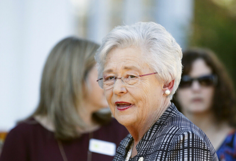 Alabamas guvernör Kay Ivey har skrev på onsdagskvällen svensk tid, under lagförslaget. Alabamas guvernör Kay Ivey har skrev på onsdagskvällen svensk tid, under lagförslaget.