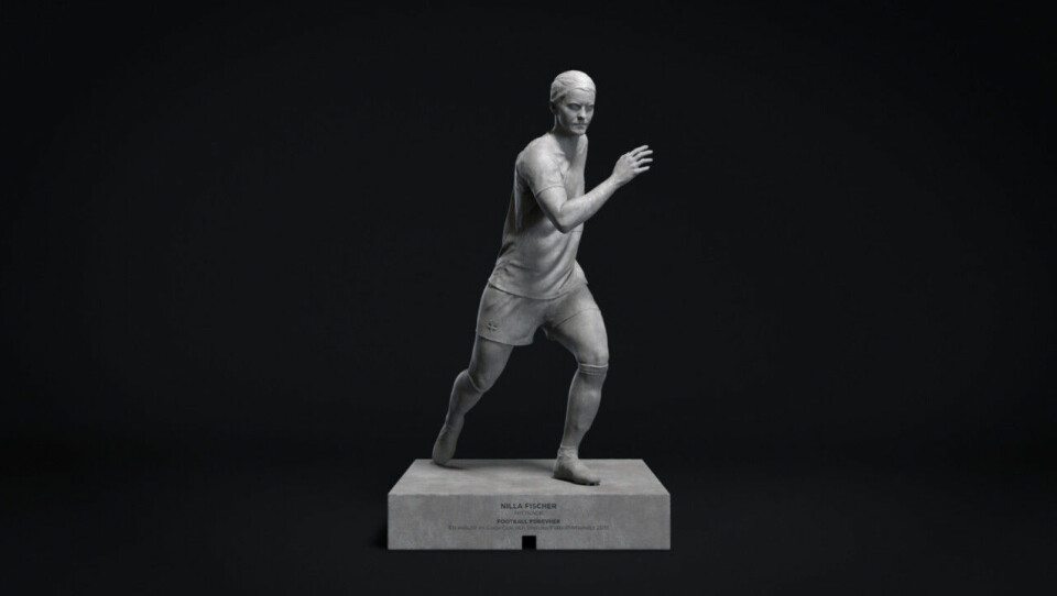 Nilla Fischer som staty. Nilla Fischer som staty.