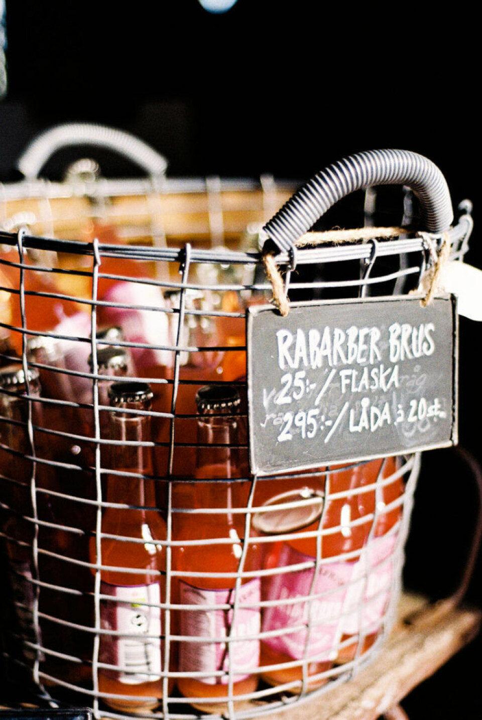 Rabarbersaft från Ändelsbogård. Rabarbersaft från Ändelsbogård.