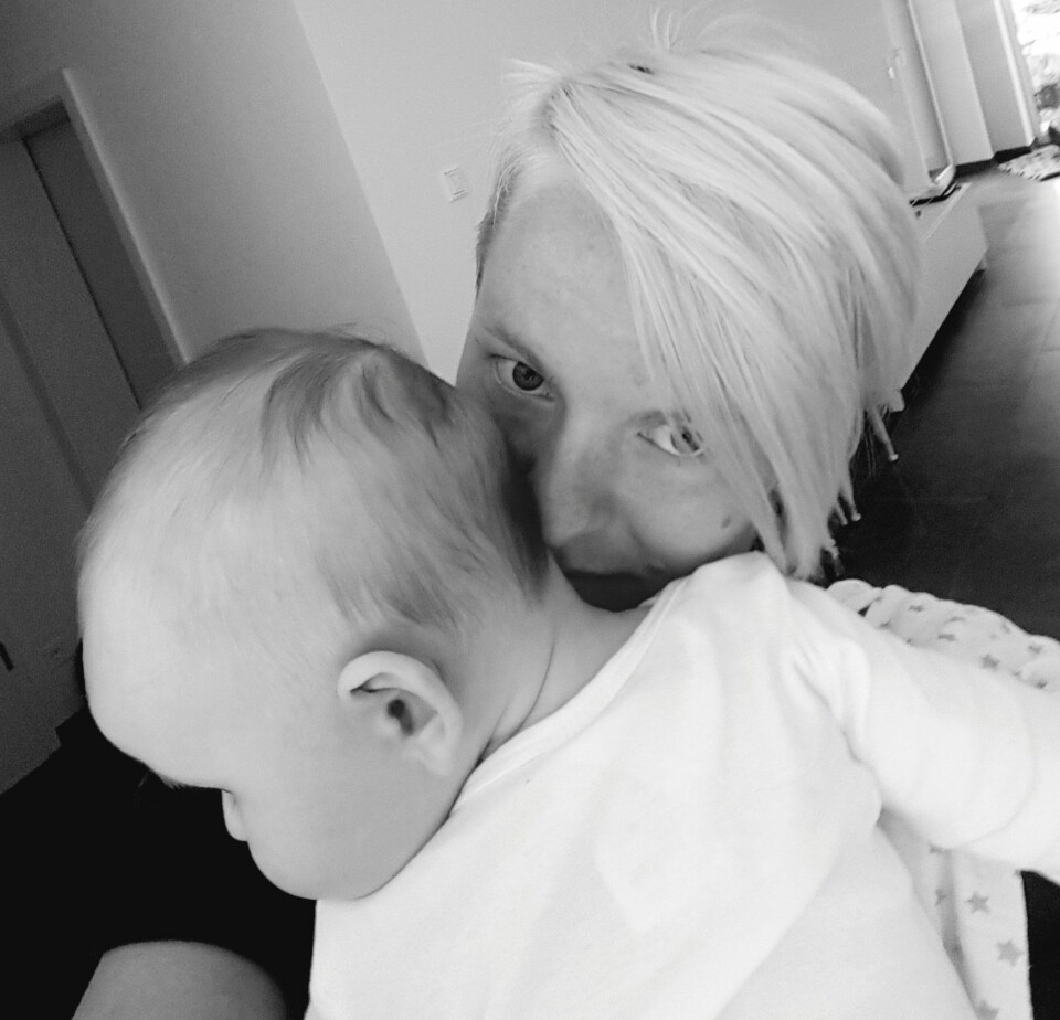 Nilla myser med sonen Neo. Nilla myser med sonen Neo.