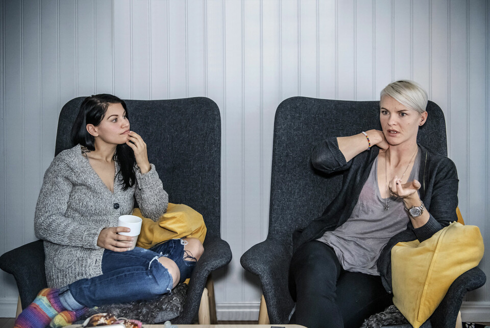 ”För oss är ett jämställt föräldraskap jätteviktigt”, säger Nilla, här med sin fru Maria. ”För oss är ett jämställt föräldraskap jätteviktigt”, säger Nilla, här med sin fru Maria.