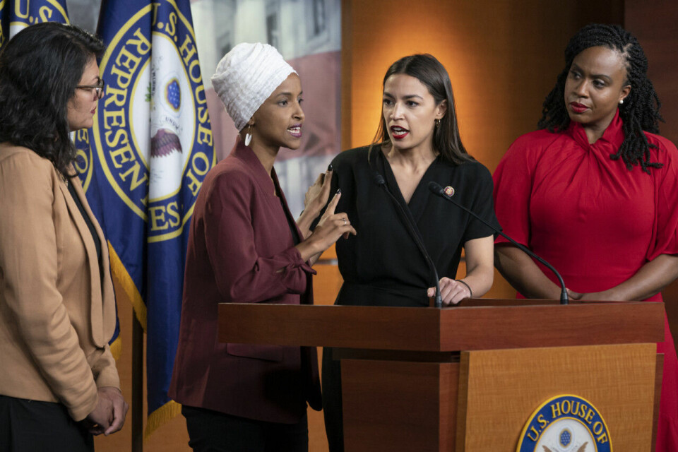 The Squad – Rashida Tlaib, Ilhan Omar, Alexandria Ocasio-Cortez och Ayanna Pressley – kallade till egen presskonferens för att svara på president Donald Trumps uttalanden. The Squad – Rashida Tlaib, Ilhan Omar, Alexandria Ocasio-Cortez och Ayanna Pressley – kallade till egen presskonferens för att svara på president Donald Trumps uttalanden.
