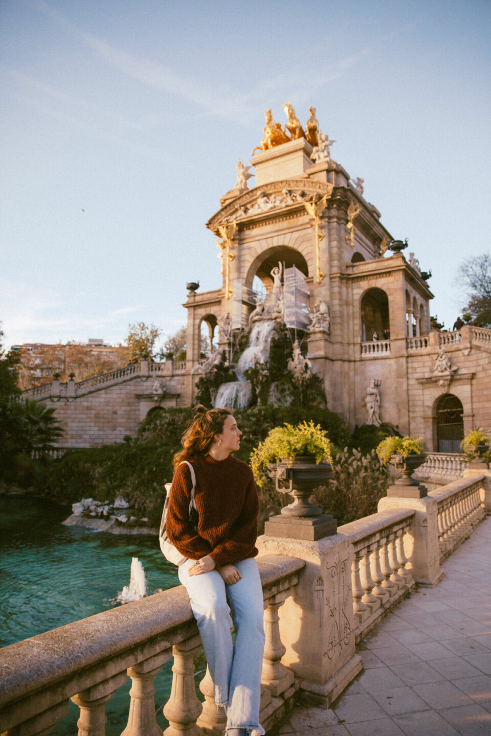 Men det är inte bara omkringresande – i 9 månader bodde hon i Barcelona. Men det är inte bara omkringresande – i 9 månader bodde hon i Barcelona.