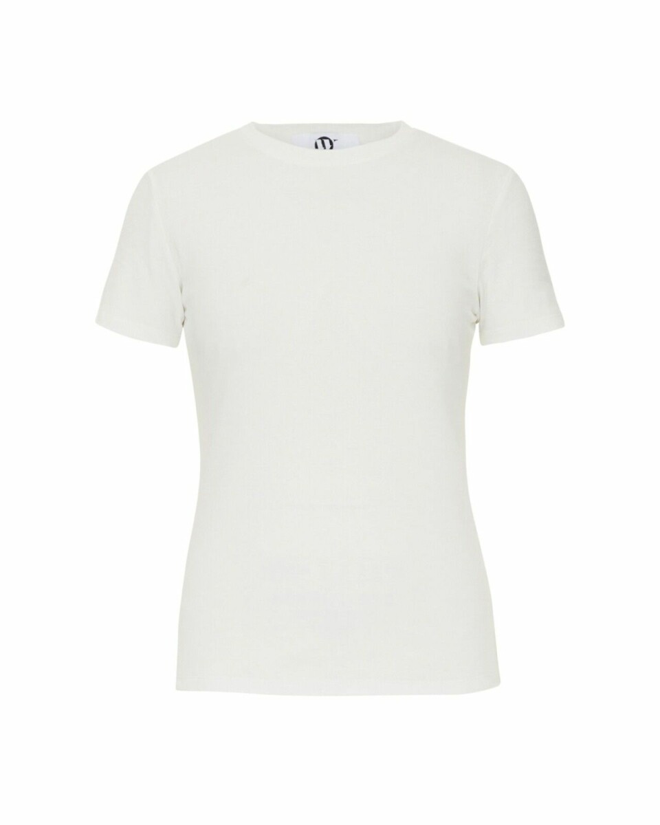 Vit t-shirt. Här kan du köpa den. Vit t-shirt. Här kan du köpa den.