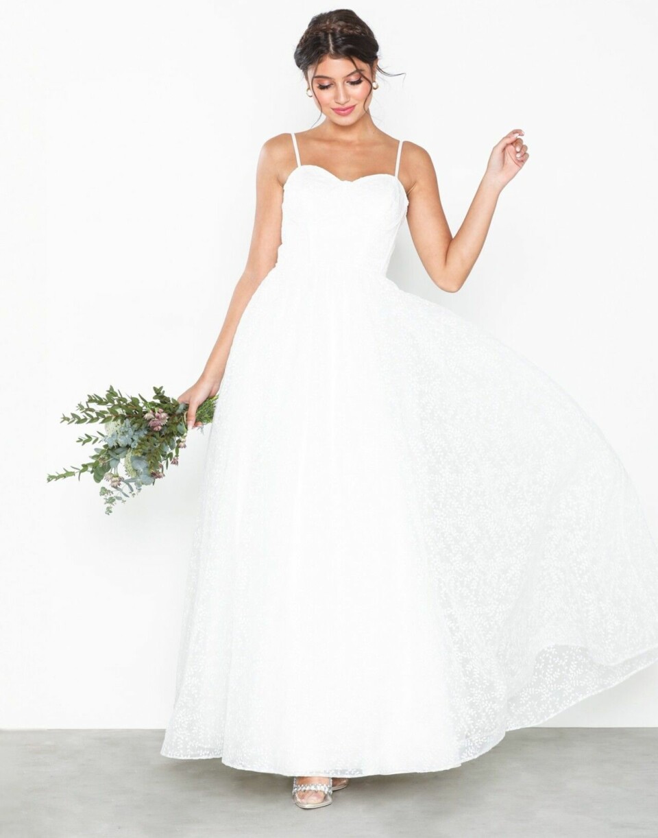 Billiga brudklänningar? Här är 32 fina i butik