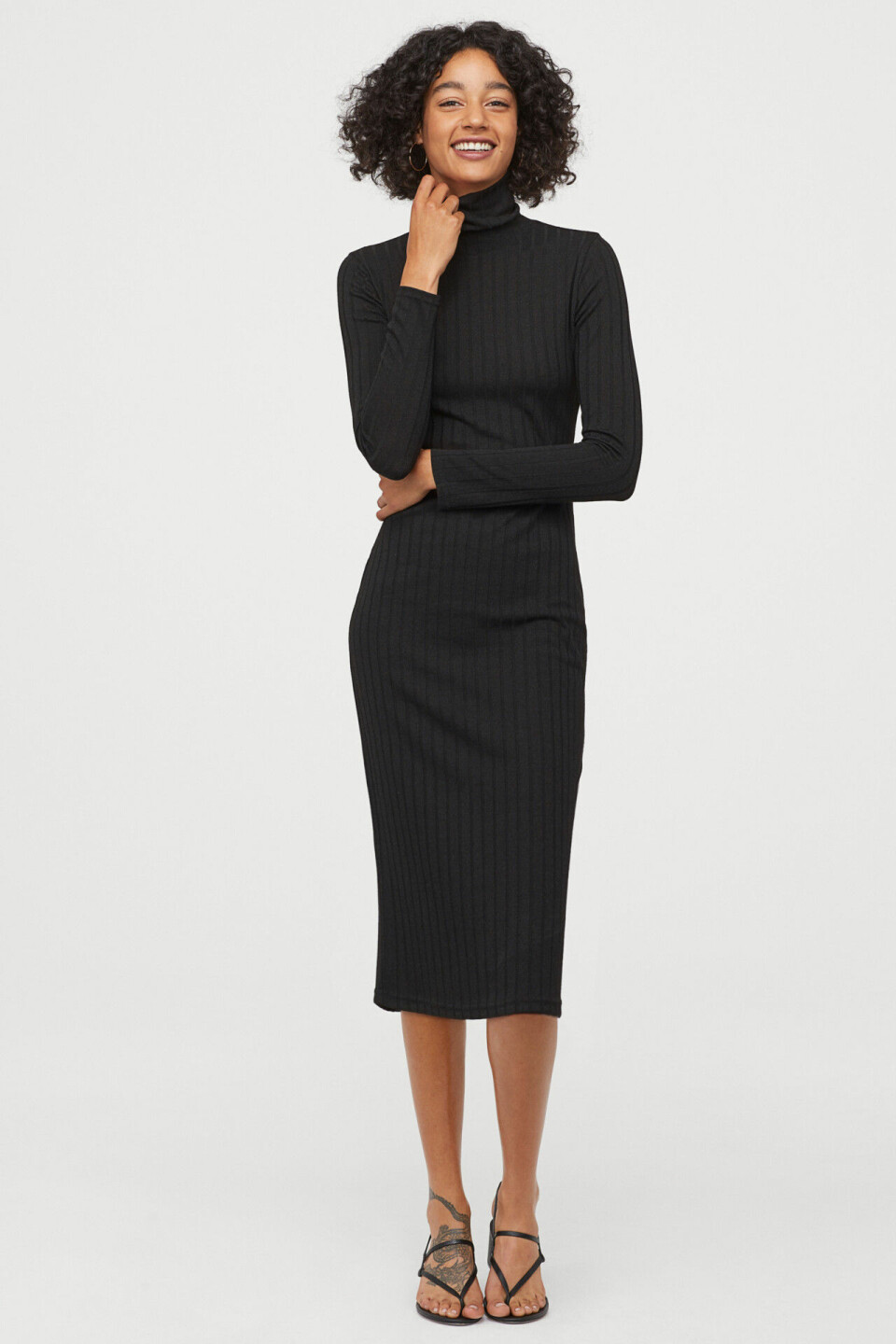 17 stickade klänningar som vill hoppa in i din garderob