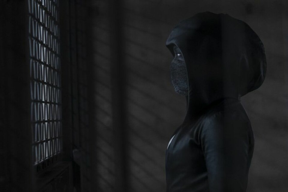I tv-serien Watchmen lever jordens invånare bland superhjältar i en alternativ verklighet. I tv-serien Watchmen lever jordens invånare bland superhjältar i en alternativ verklighet.