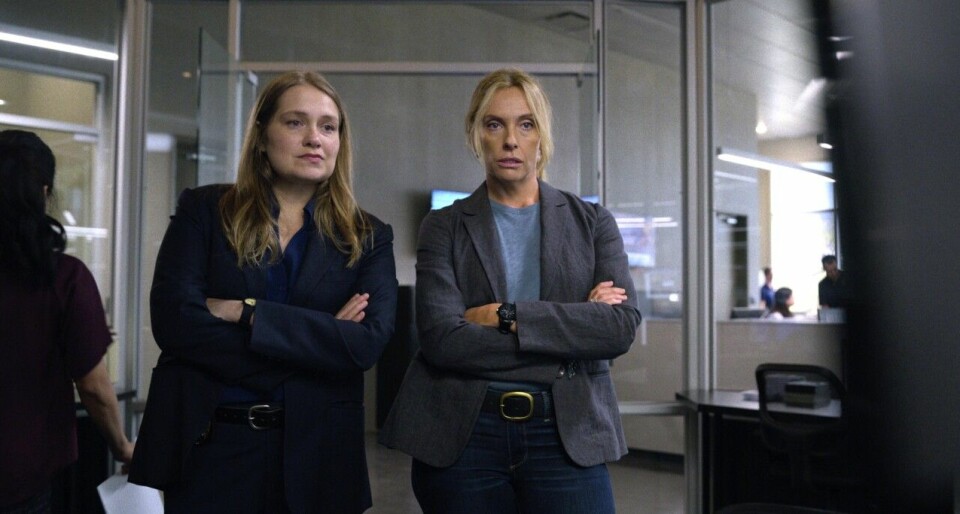 Karen Duvall (Merritt Wever) och Grace Rasmussen (Toni Collette) i ”Unbelievable”. Karen Duvall (Merritt Wever) och Grace Rasmussen (Toni Collette) i ”Unbelievable”.