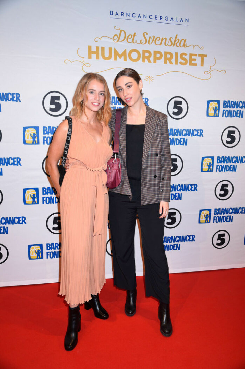 Clara Henry och Madeleine Martin. Clara Henry och Madeleine Martin.