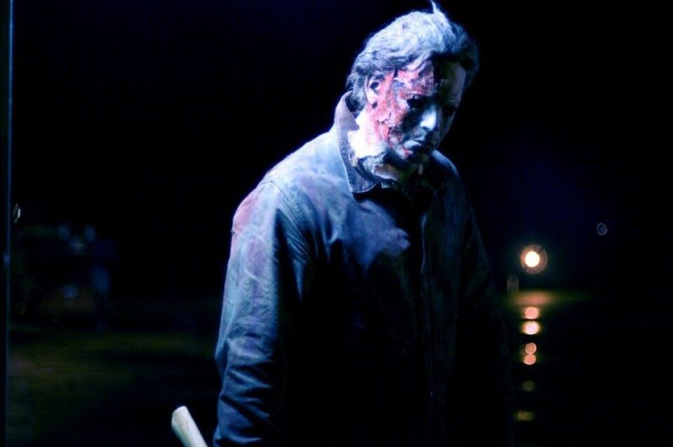 Seriemördaren Michael Myers gör comeback i skräckfilmen Halloween. Seriemördaren Michael Myers gör comeback i skräckfilmen Halloween.