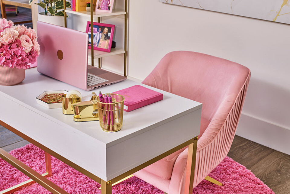 Inredningen hemma hos Barbie går nästan helt i rosa. Inredningen hemma hos Barbie går nästan helt i rosa.