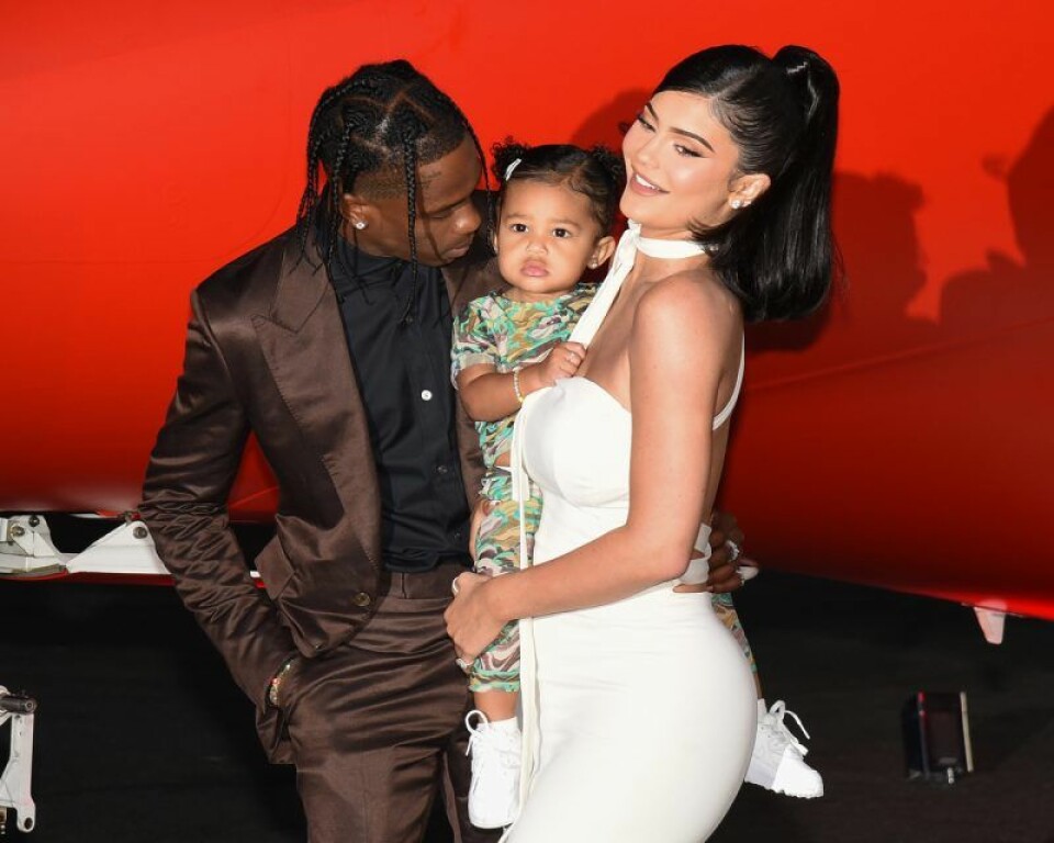Kylie Jenner och Travis Scott tillsammans med dottern Stormi. Kylie Jenner och Travis Scott tillsammans med dottern Stormi.