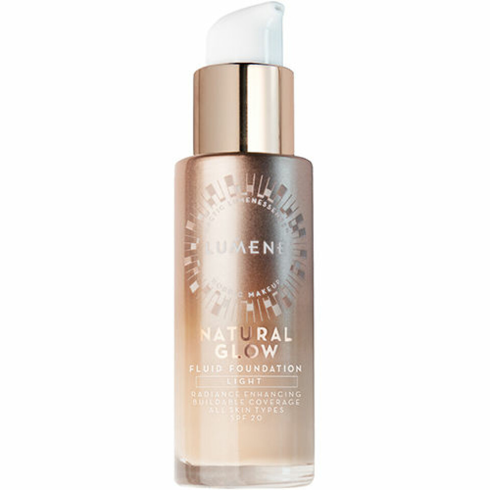 Foundation med lätt formula och naturligt glow. Foundation med lätt formula och naturligt glow.