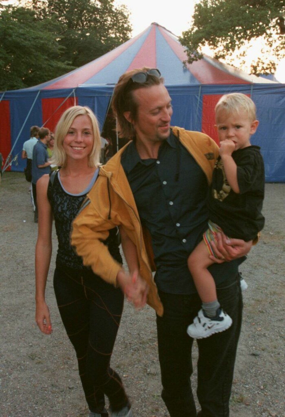 Josefin Crafoord och Wille Crafoord med sonen Roderick. Josefin Crafoord och Wille Crafoord med sonen Roderick.